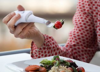 Esta cuchara inteligente ayuda a los pacientes con Parkinson a comer más facilmente
