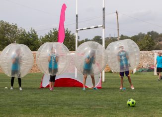 El fútbol en burbujas un deporte novedoso que lo llevará a ver a la Selección Colombia