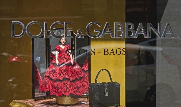 Compra en Dolce & Gabbana y contribuye al premio ‘Mujeres de Éxito’ 2017